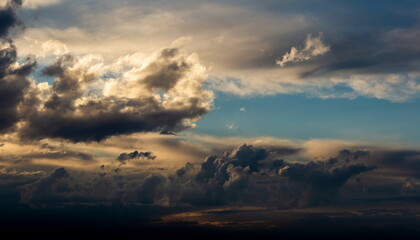 Obraz premium Dramatic sunset sky over ocean. Evening time. Natural background.