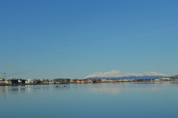 Stadt am anderen Ufer