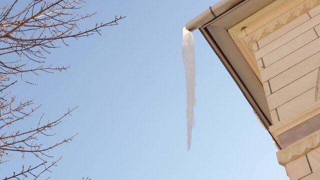 Erzurum in Turkey.
Roof ice dams.
Common view during winter -50 degrees Celsius.
Last days of winter, Beginning of spring.
Melting snow icicles, ice. 
Falling water drops under beams of sun.
Thawing