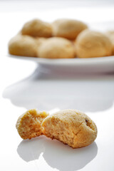 Dolci con marmellata d'uva e farro