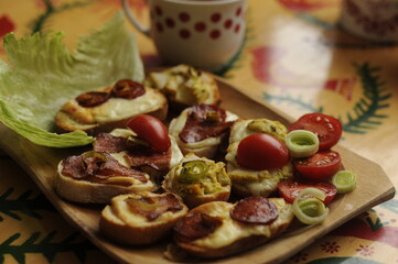 hot sandwich whit cheez bacon and tomatoes