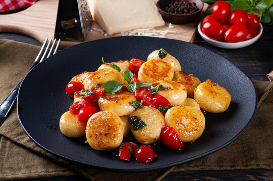Artisan gnocchi stuffed with cheese, with cherry tomatoes, garlic, olive oil and basil