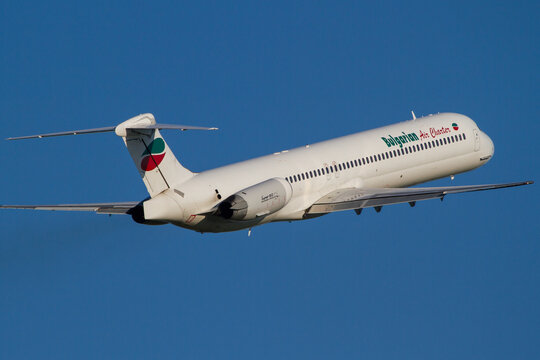 รูปภาพMd83 – เลือกดูภาพถ่ายสต็อก เวกเตอร์ และวิดีโอ198 | Adobe Stock