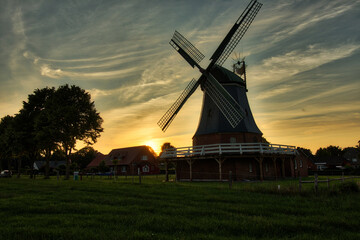 Windmühle Elisabeth in Selsingen bei Dämmerung