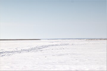Fototapeta na wymiar ice on the Lubans lake