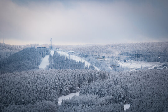 Erlebnisberg Kappe im Winter aus der Ferne, Winterberg, Sauerland
