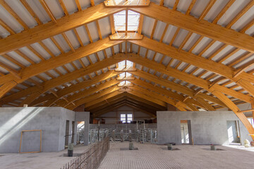 Large hangar. Glued laminated timber construction. Roof construction of laminated veneer lumber. Building. Glued laminated timber. Building. Construction site