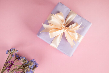 the gift box with flowers