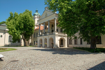 Fototapeta na wymiar Palace in Kozłówka - the palace and park complex of the Zamoyski family, in the village of Kozłówka.