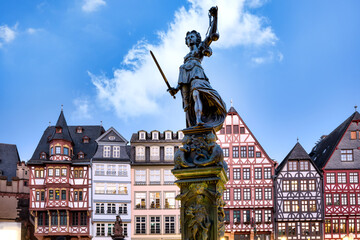 Fototapeta premium Justitia (Lady Justice) sculpture in front of the traditional buildings in Frankfurt am Main, Germany