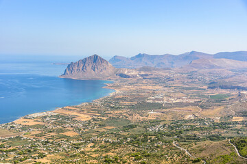 Fototapeta na wymiar Sicilian landscape with Cofano mountain