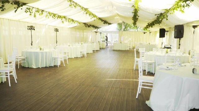 wedding indoor decoration before the guests come 