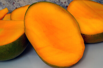 Platter of cut Kent mango fruit