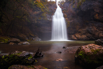 Fototapeta na wymiar Potem Creek Falls, Northern California