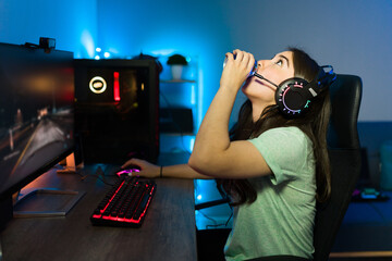 Female gamer finishing an energy drink to start gaming © AntonioDiaz