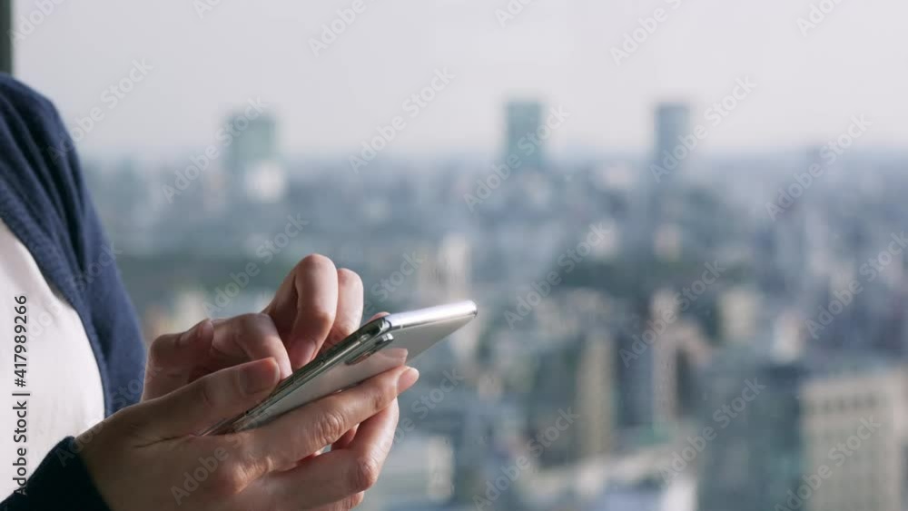 Aufkleber スマホ操作　都市背景　スライダー撮影