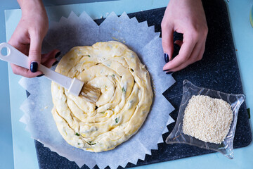 Cheese spinach pie. Salty cake recipe. Step by step. View from above. The girl is cooking. Step 17 © Дарья Сахарова