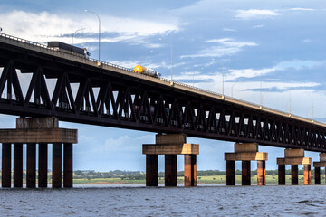 View of the Rollemberg-Vuolo railroad Bridge, is a mixed bridge that serves to cross Parana River.	
