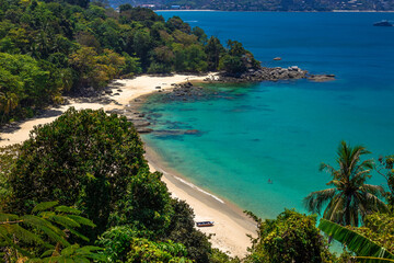 Wide-angle nature background, clear air, beautiful blue sea, and the blur of the sun and the passing wind, spontaneous beauty in the scenic spots.