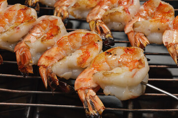 grilled prawns with grill grate