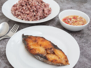 Deep fried Indo-Pacific king mackerels with rice and spice fish sauce, Asian seafood