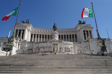 Fototapeta na wymiar Piazza Venezia with grand marble Altar of the Fatherland with Italian flag, famous tourist landmark, guided tour concept, Rome, Italy