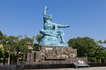 長崎市平和公園　平和祈念像