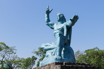 Fototapeta na wymiar 長崎市平和公園　平和祈念像