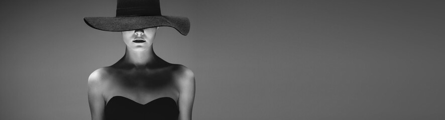 Black and white portrait of a gorgeous woman in a hat
