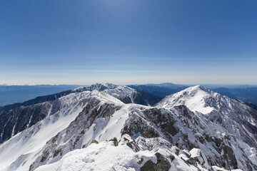 冬の宝剣岳から空木岳へ続く稜線