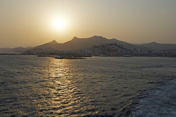 Sonnenaufgang über der Insel Naxos, Kykladen, Griechenland