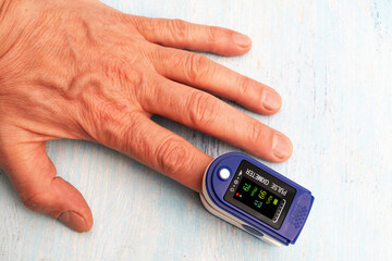 Medical device Pulse oximeter. measurement of pulse and oxygen content at home and in the hospital.