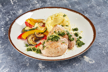 chicken with mashed potato and vegetables