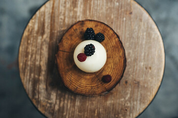 Postre gourmet artesanal. Delicioso dulce. Postre natural hecho a mano. Repostería tradicional....