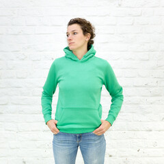 Blanko Kapuzenweater Kelly-Green - No2 - Hoodie - Vorlage auf weißem Grund für Online-Shop