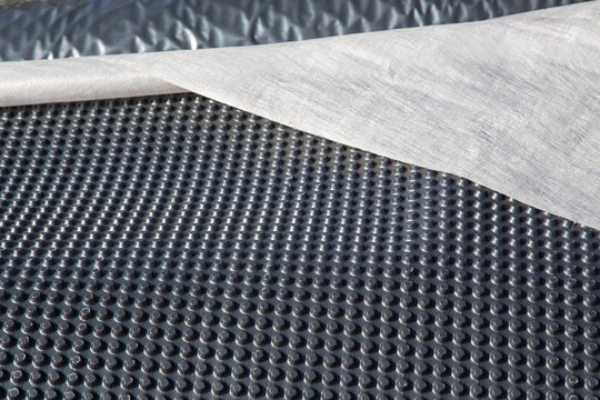 Auf der Baustelle: Neue Drainageplatten zum Bau und zur fachgerechter Entw&auml;sserung sowie Abdichtung von begr&uuml;nten Flachd&auml;chern, Tiefgaragen oder Terrassen	