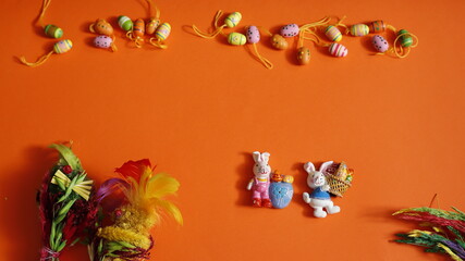 Wielkanoc ozdoby świąteczne na tle pomarańczowym wyrazistym - obrazy, fototapety, plakaty