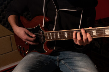 Fototapeta na wymiar Man playing the guitar at the studio