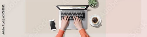 ノートパソコンをタイピングしている女性の手 卓上に置かれたスマートフォン コーヒー グリーン 真上から見たアングル Wall Mural Hanahal ノートパソコンをタイピングしている女性の手 卓上に置かれたスマートフォン コーヒー グリーン 真上から見たアングル Wall Mural Hanahal