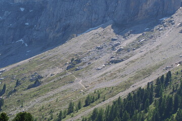 Rasch&ouml;tz, Resciesa h&auml;ufig auch die Rasch&ouml;tz, weitgehend naturbelassene, jahrhundertealte Kulturlandschaft mit ausgedehnten Magerrasenweiden. Dolomiten, UNESCO-Weltkulturerbe.
