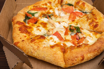 Pizza with cheese, herbs and ham