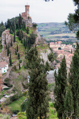 Cesena. La torre dell'Orologio sopra il borgo. Parte del territorio comunale ricade nel Parco regionale della Vena del Gesso Romagnola.
