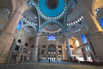 Fototapeta na wymiar (Istanbul - Turkey 22 February 2021) It is the largest mosque in the history of the Republic. It is a mosque with a capacity of 63 thousand people and 6 minarets.