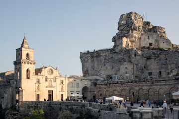 Matera. Chiesa di San Pietro Caveoso verso Madonna di Idris sullo sperone roccioso.