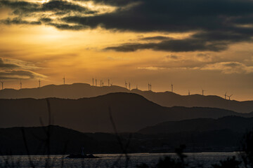 角島から撮影した豊北の風車群