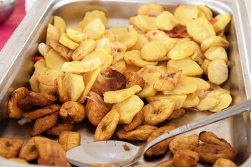 la pomme de terre et de l alloco cuisinées