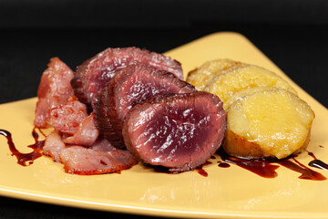 beef tenderloin with bacon and baked potatoes