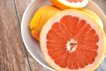Fototapeta na wymiar Close up of grapefruit slice in bowl