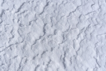 Sonnige Schnee Oberfläche mit leichten Verwehungen in Nahaufnahme - Winter Hintergrund