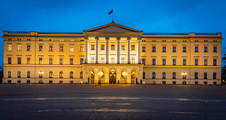 Fototapeta na wymiar The Royal Palace in the night, Oslo, Norway